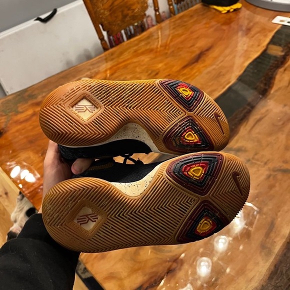 No box, only wore a couple times, won’t find them this clean for this price! - Picture 8 of 8